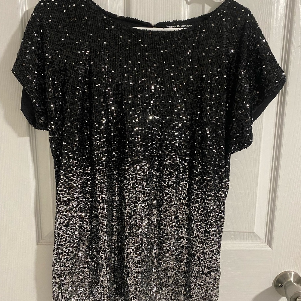 Absolutely stunning sparkly top! Size medium!